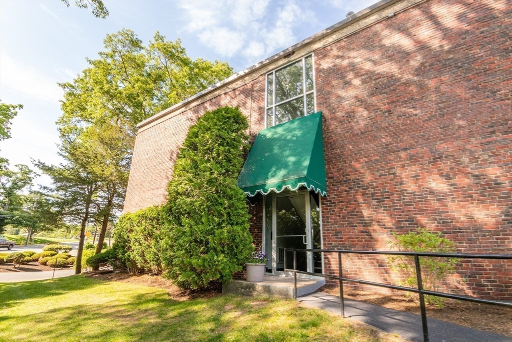 1202 Greendale Avenue # 124