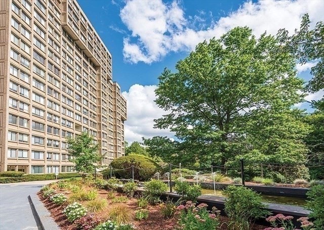 250 Hammond Pond Parkway # 1507N