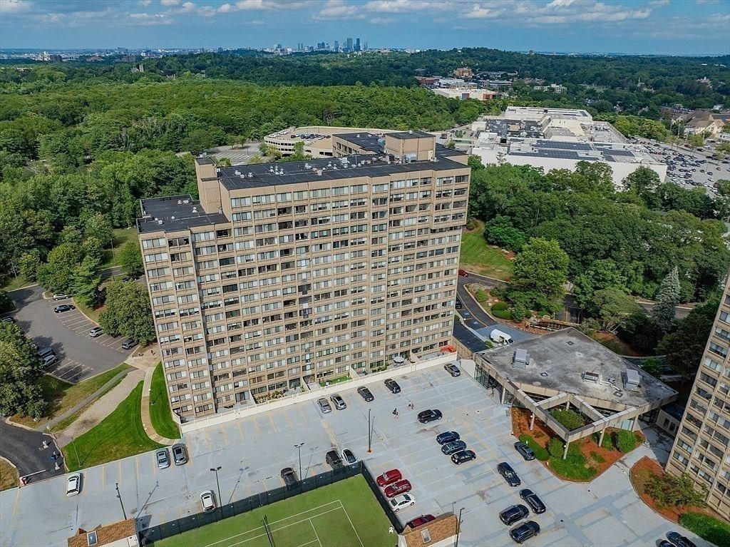 250 Hammond Pond Parkway # 1507N