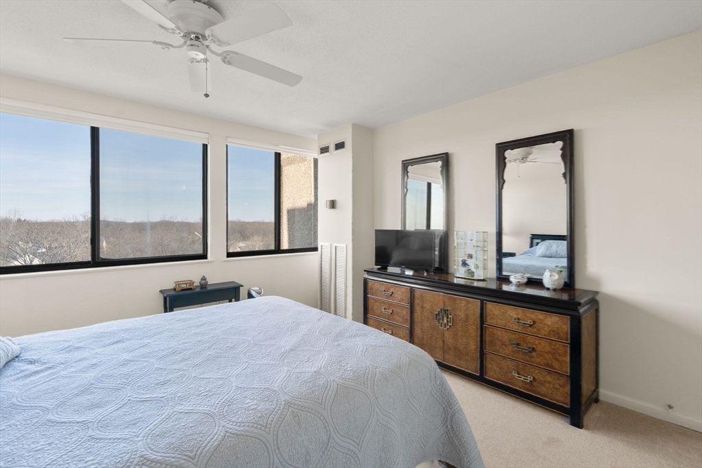 250 Hammond Pond Parkway # 1111S