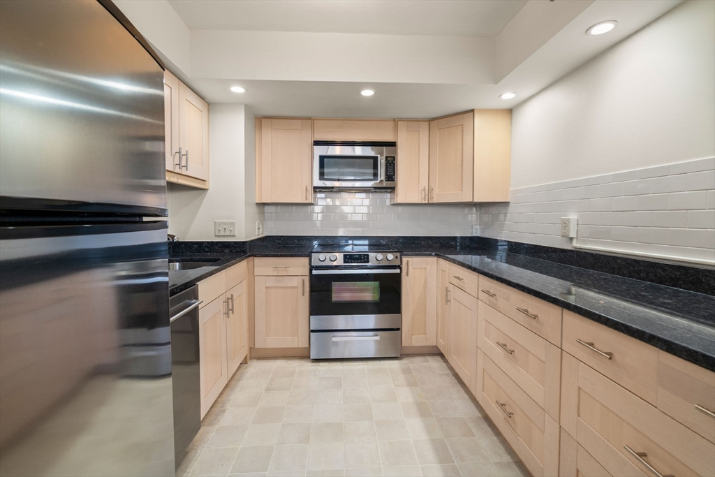 250 Hammond Pond Parkway # 1111S