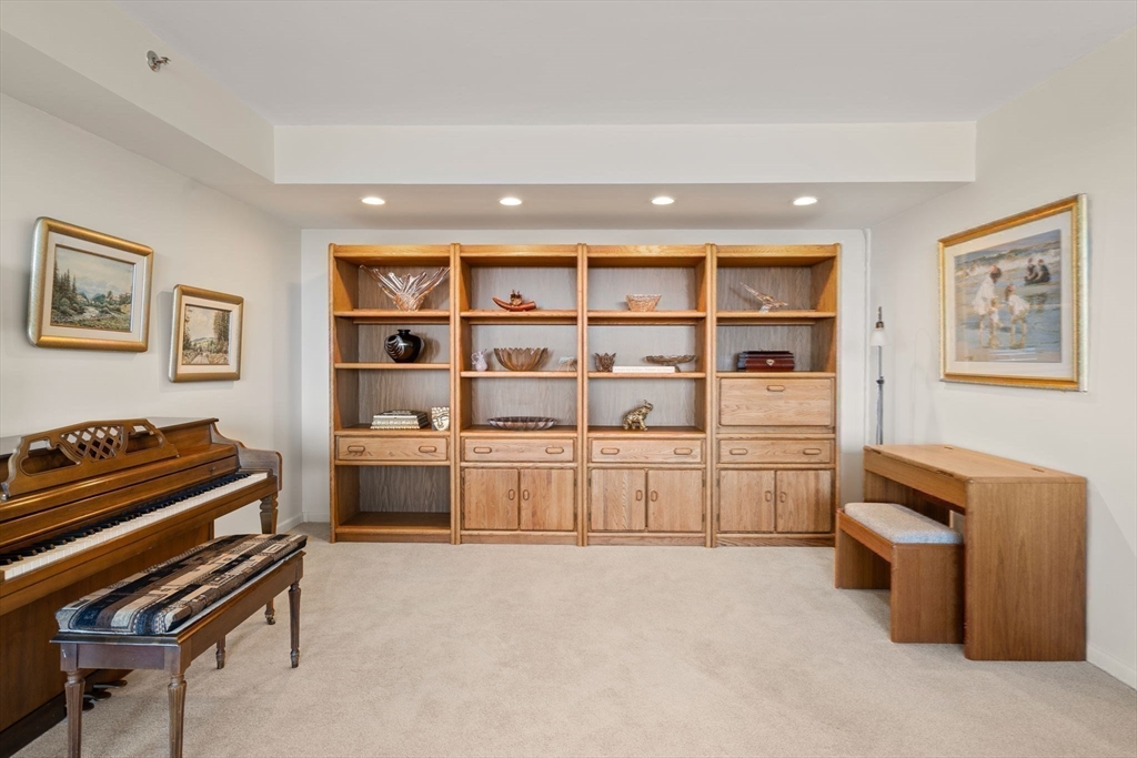 250 Hammond Pond Parkway # 1111S