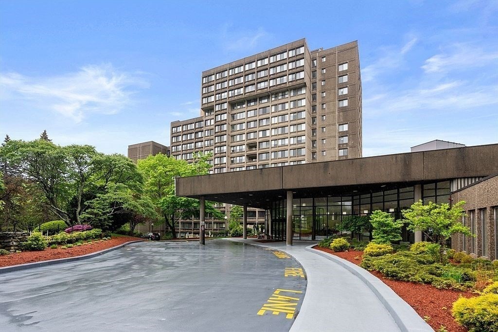 250 Hammond Pond Parkway # 514N