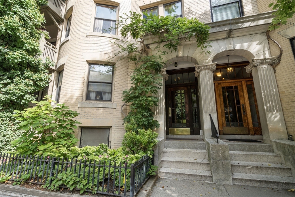 49 Winchester St # 2