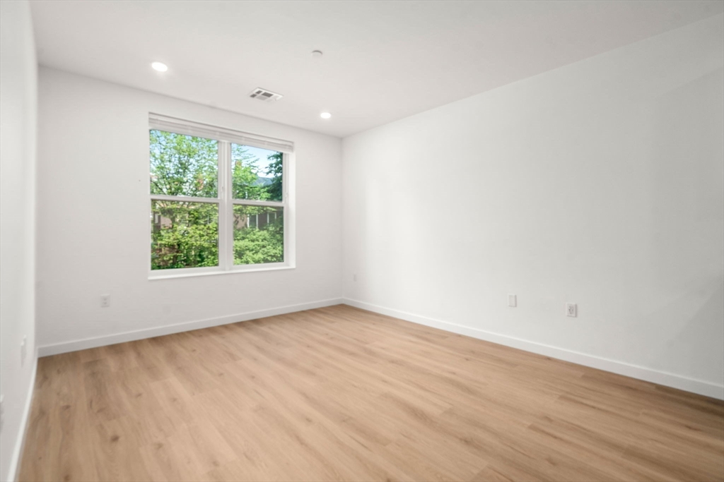 40 Centre St # 405