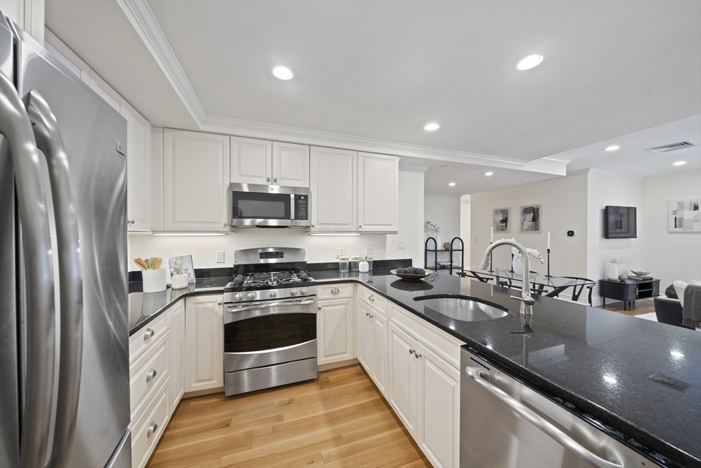 321 Hammond Pond Pkwy # 105