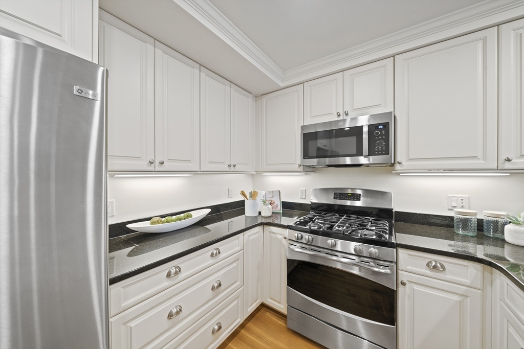 321 Hammond Pond Pkwy # 105