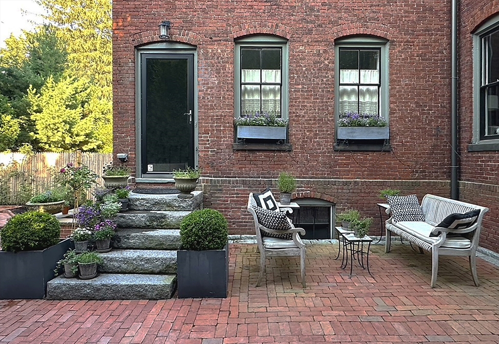 43 Waverly St