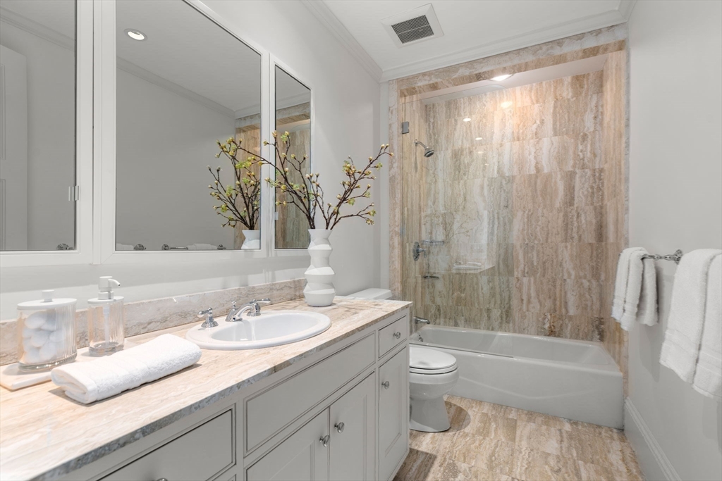 17 Commonwealth Ave # 1