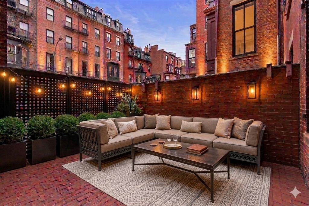 17 Commonwealth Ave # 1