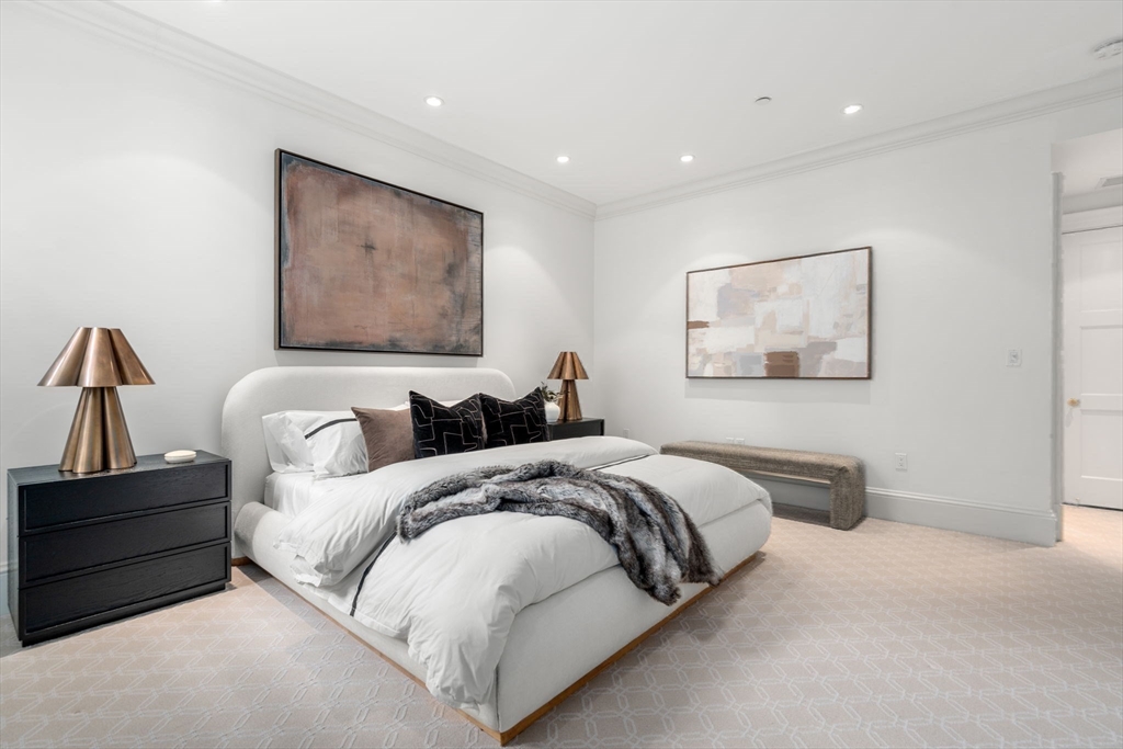 17 Commonwealth Ave # 1