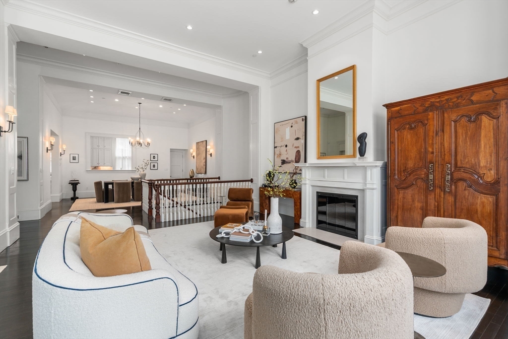 17 Commonwealth Ave # 1