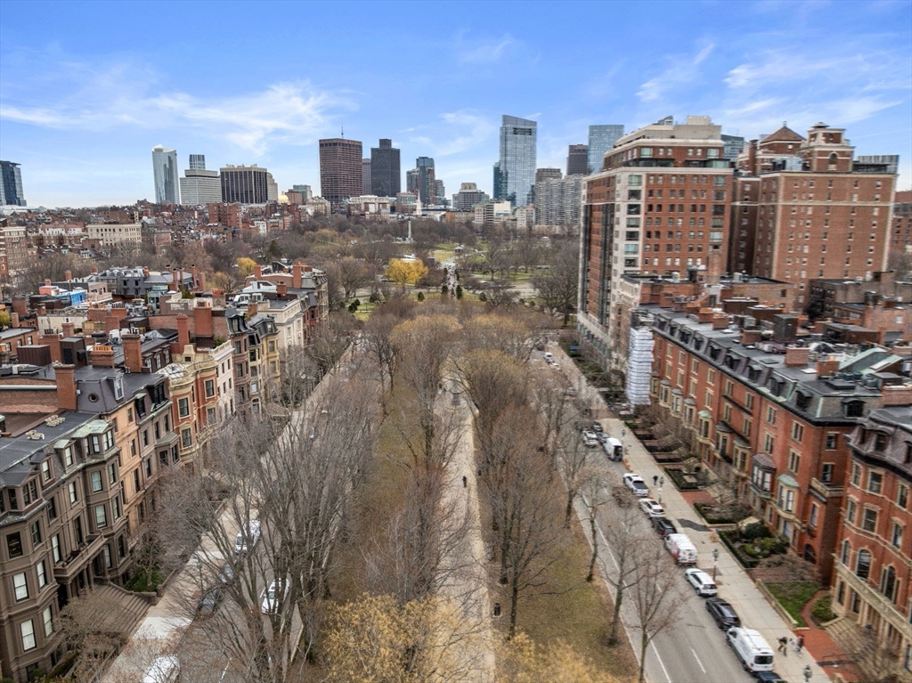 17 Commonwealth Ave # 1