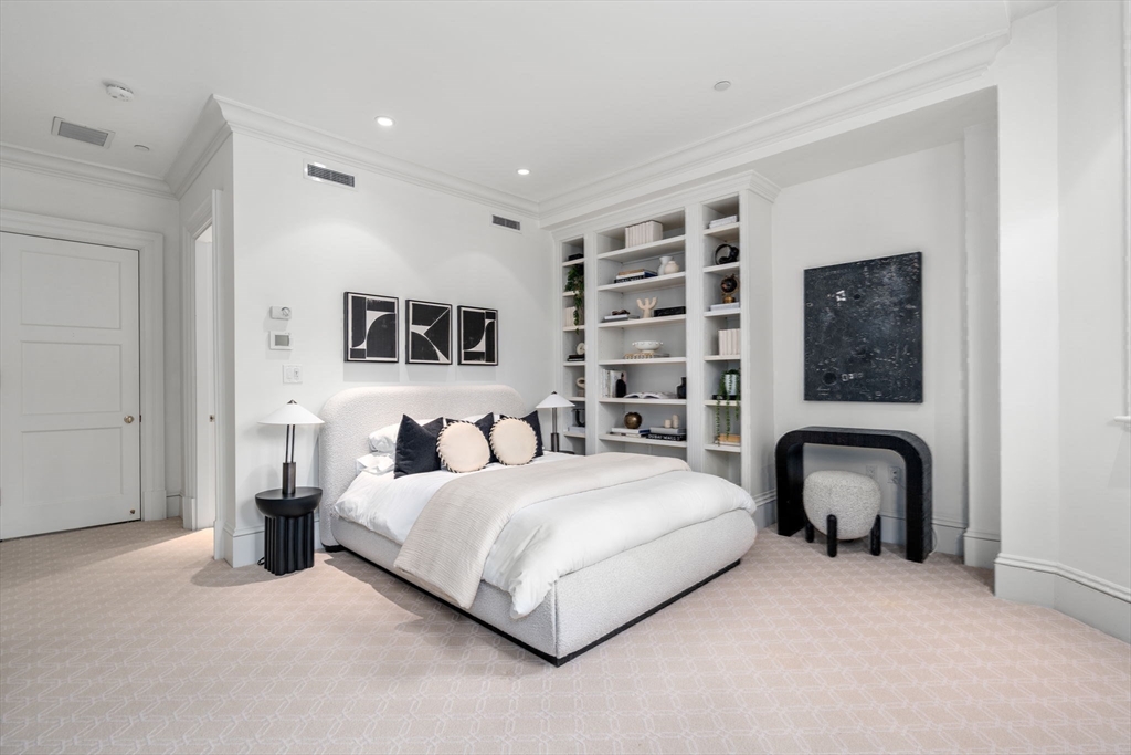 17 Commonwealth Ave # 1