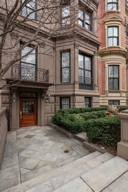 17 Commonwealth Ave # 1