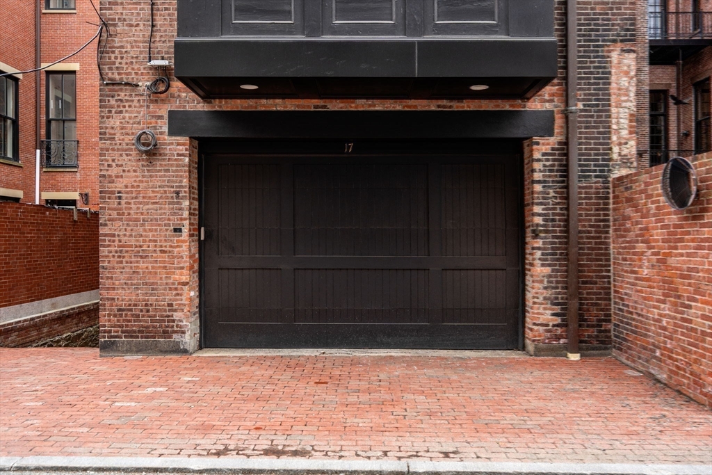 17 Commonwealth Ave # 1