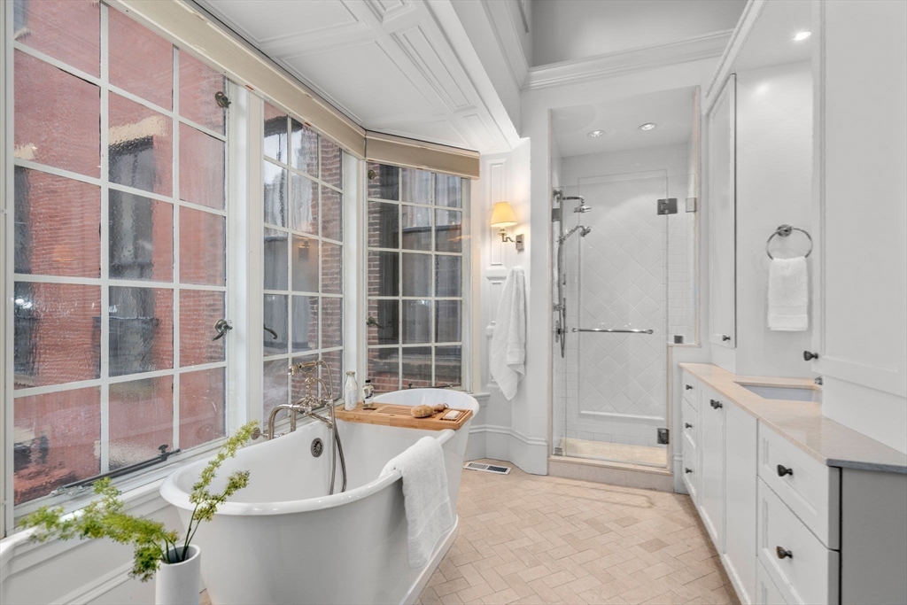 17 Commonwealth Ave # 1