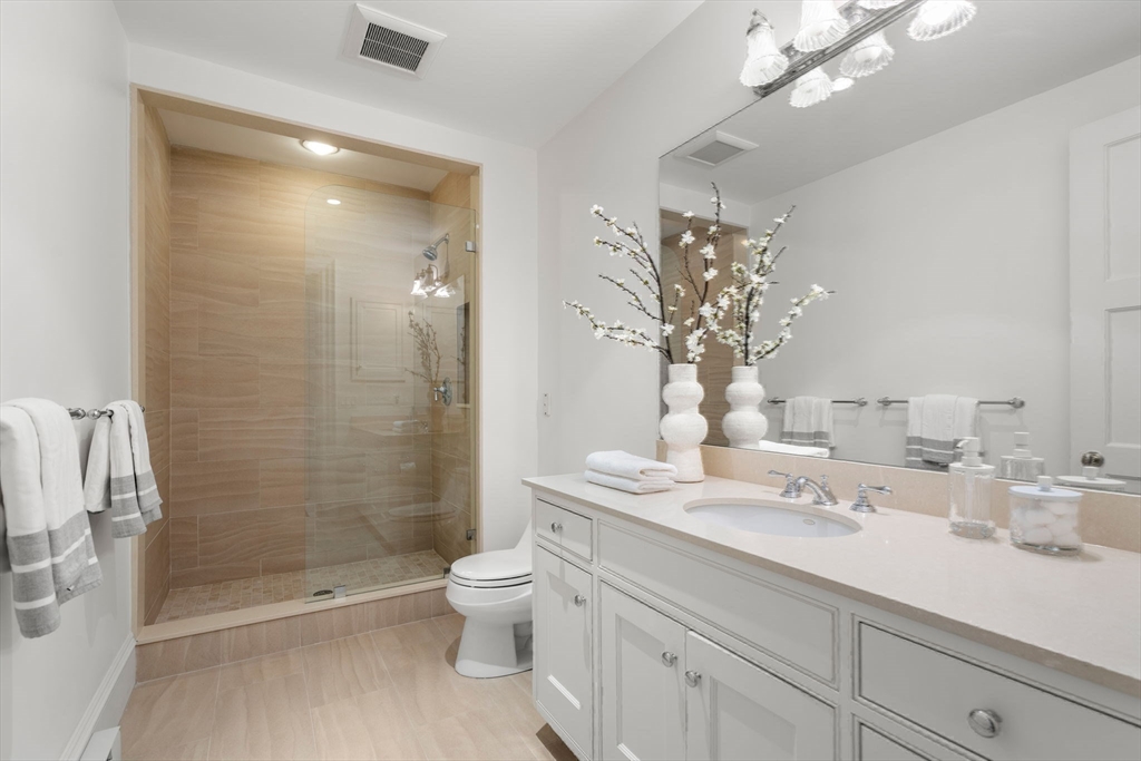 17 Commonwealth Ave # 1