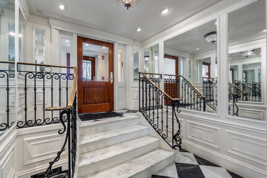 17 Commonwealth Ave # 1