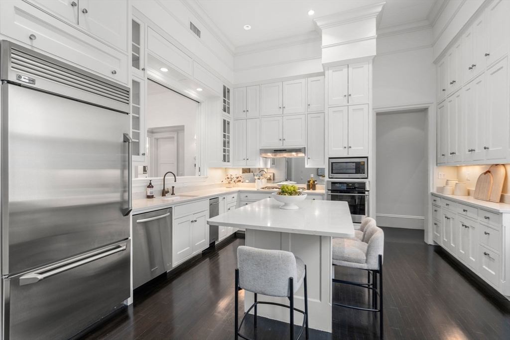 17 Commonwealth Ave # 1