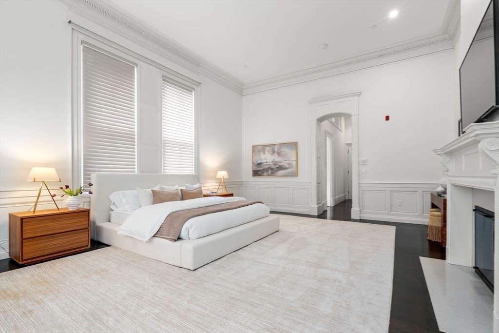 17 Commonwealth Ave # 1