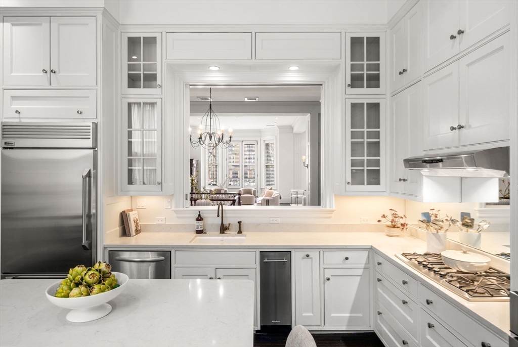 17 Commonwealth Ave # 1