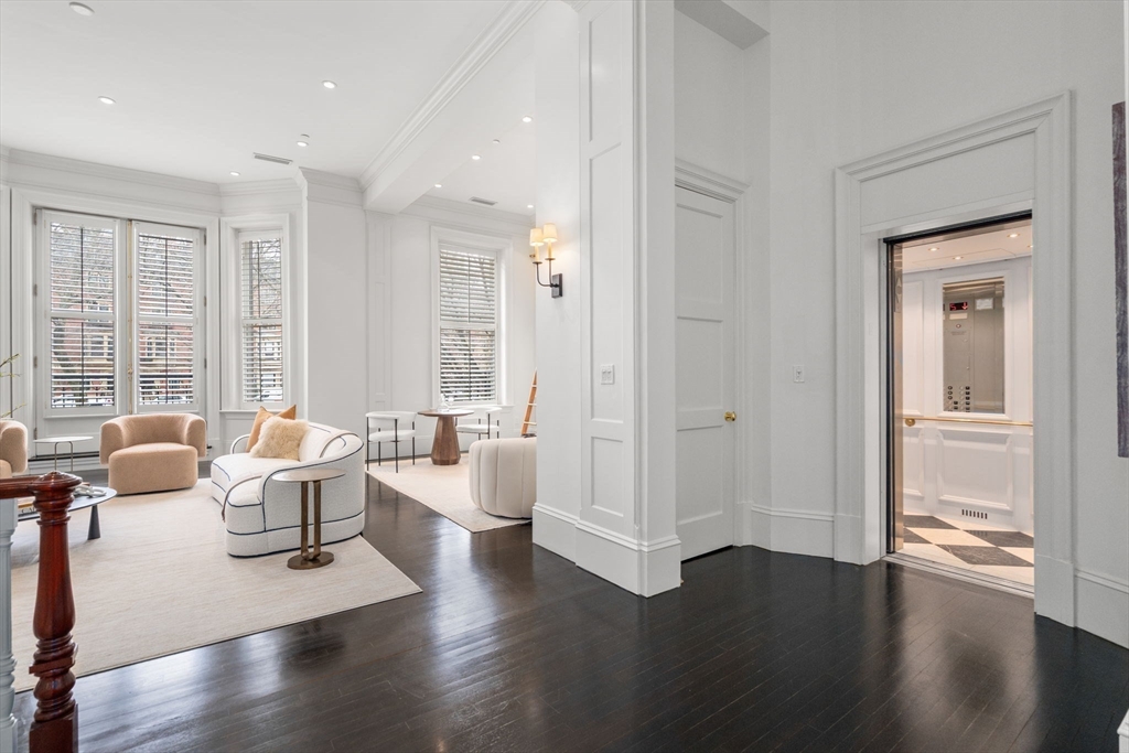 17 Commonwealth Ave # 1