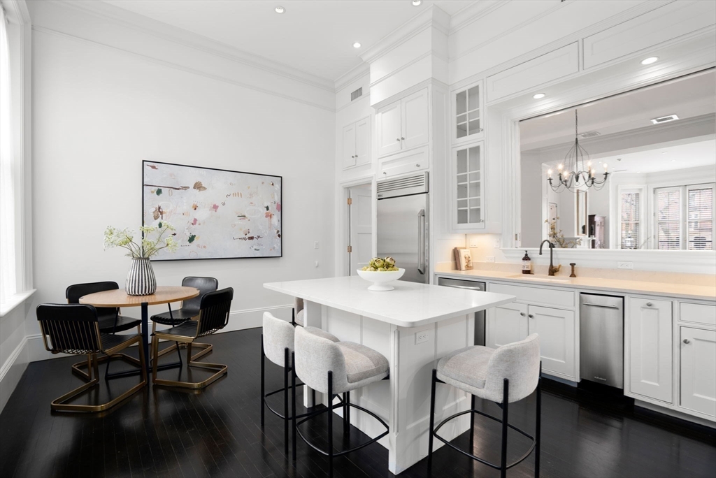 17 Commonwealth Ave # 1