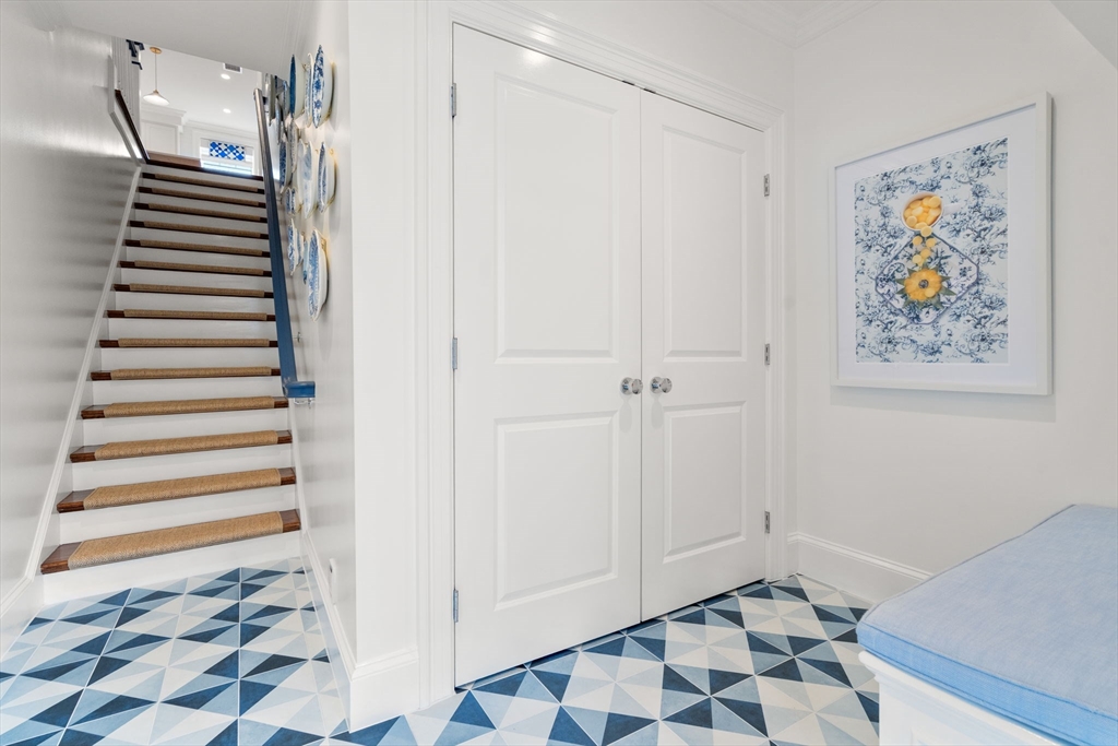 27 Summit Ave # 27