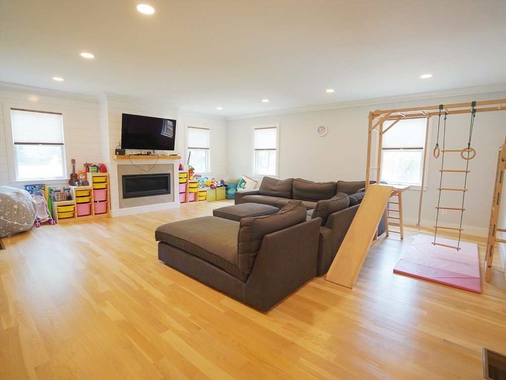 89 Newfield St