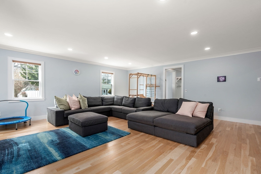 89 Newfield St