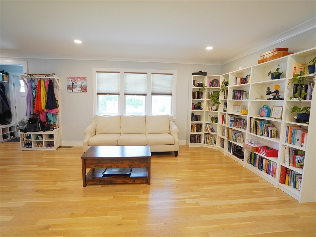 89 Newfield St