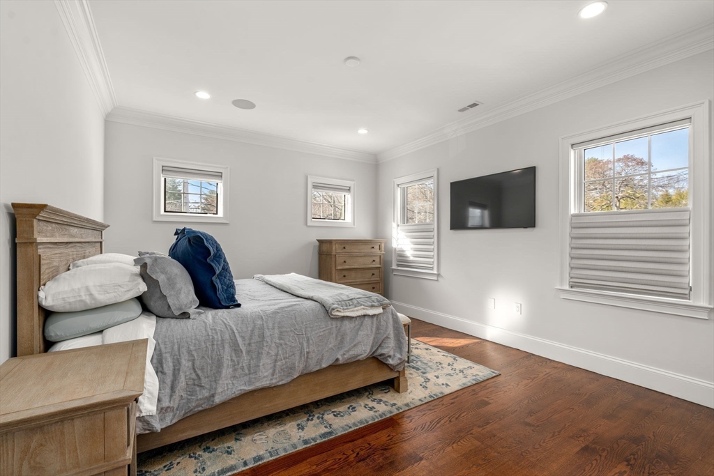 210 Evelyn # 210