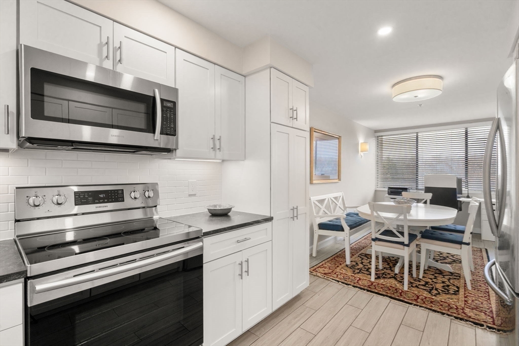 250 Hammond Pond Parkway # 604N