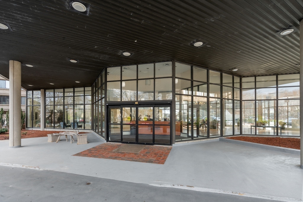 250 Hammond Pond Parkway # 604N