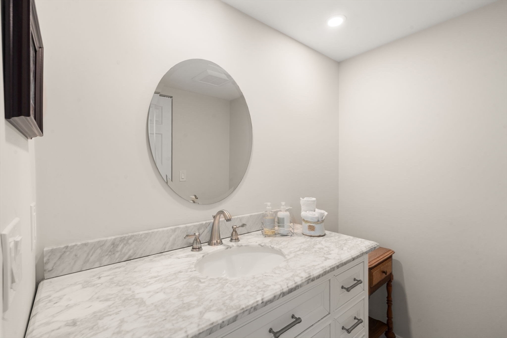 250 Hammond Pond Parkway # 604N