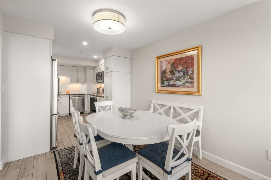 250 Hammond Pond Parkway # 604N