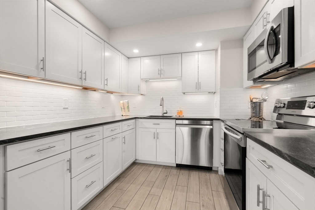 250 Hammond Pond Parkway # 604N