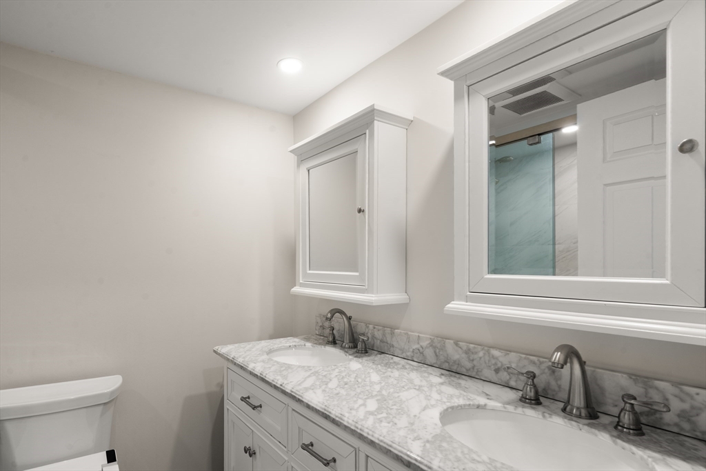 250 Hammond Pond Parkway # 604N