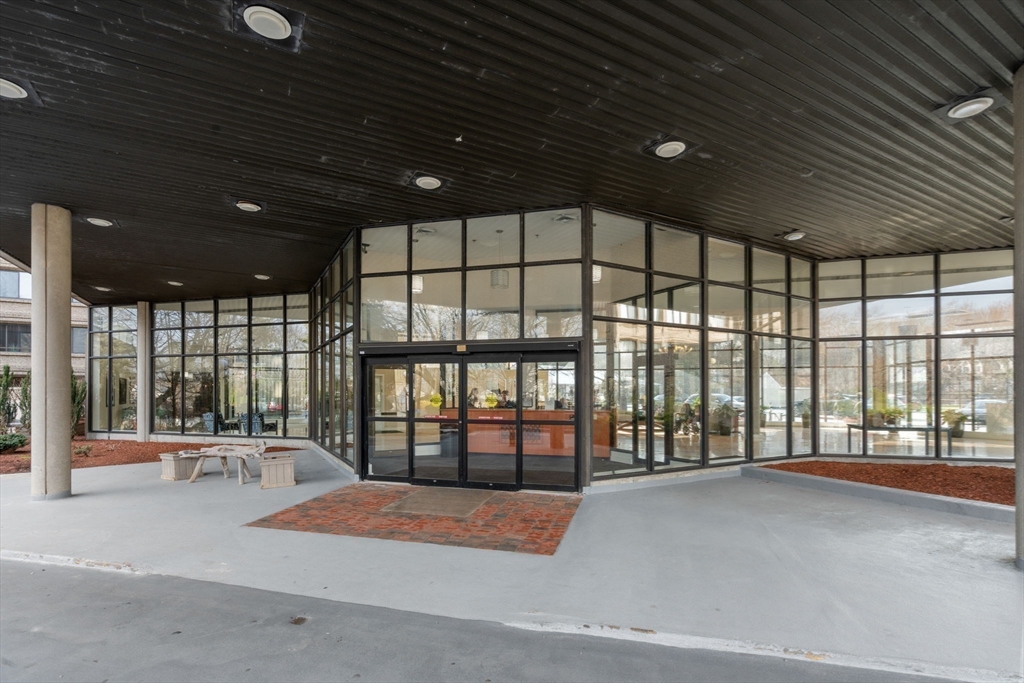 250 Hammond Pond Parkway # 604N