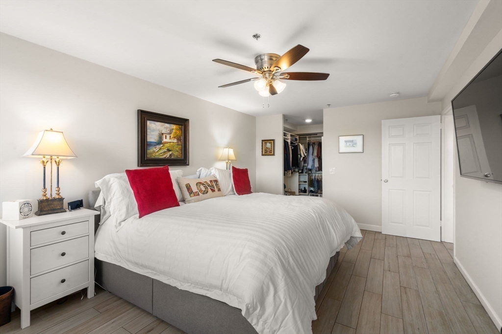 250 Hammond Pond Parkway # 604N