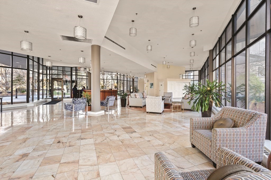 250 Hammond Pond Parkway # 604N