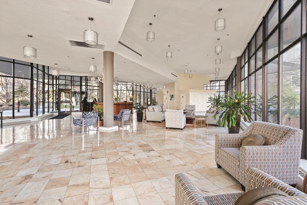 250 Hammond Pond Parkway # 604N