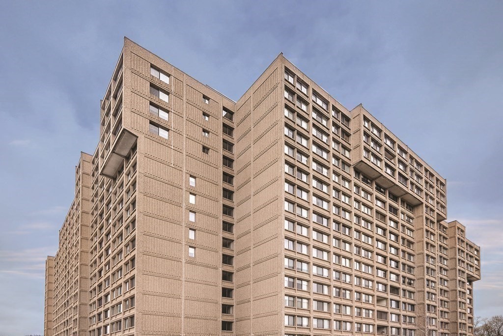 250 Hammond Pond Parkway # 604N