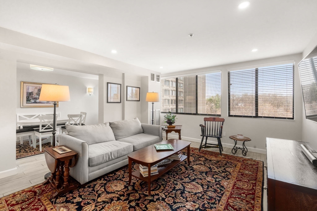 250 Hammond Pond Parkway # 604N