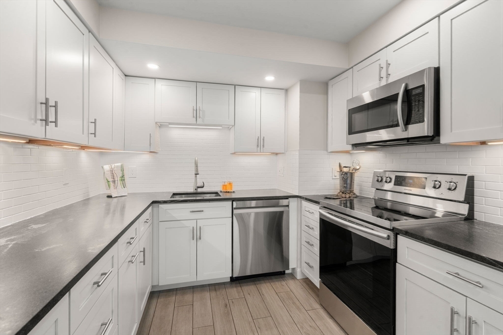 250 Hammond Pond Parkway # 604N