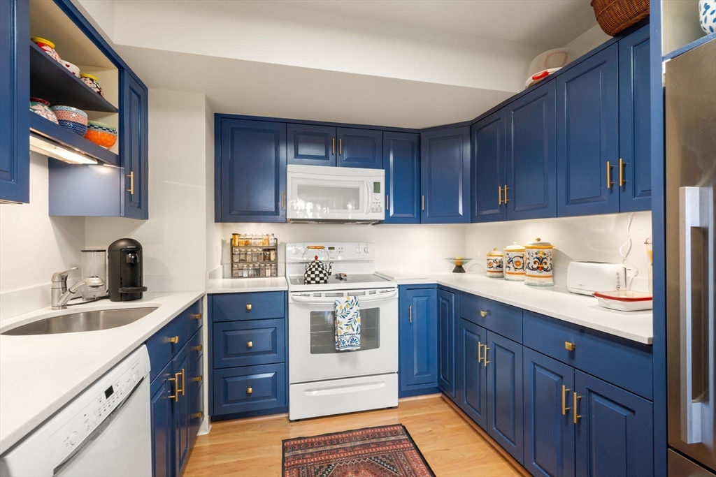 250 Hammond Pond Parkway # 1406N