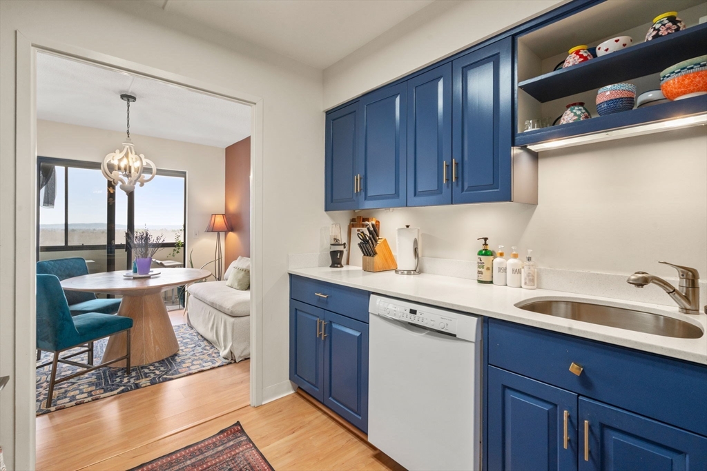 250 Hammond Pond Parkway # 1406N