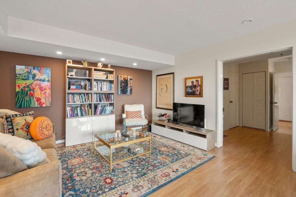 250 Hammond Pond Parkway # 1406N