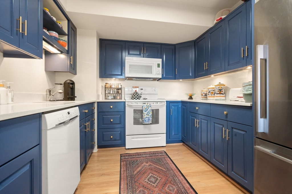 250 Hammond Pond Parkway # 1406N